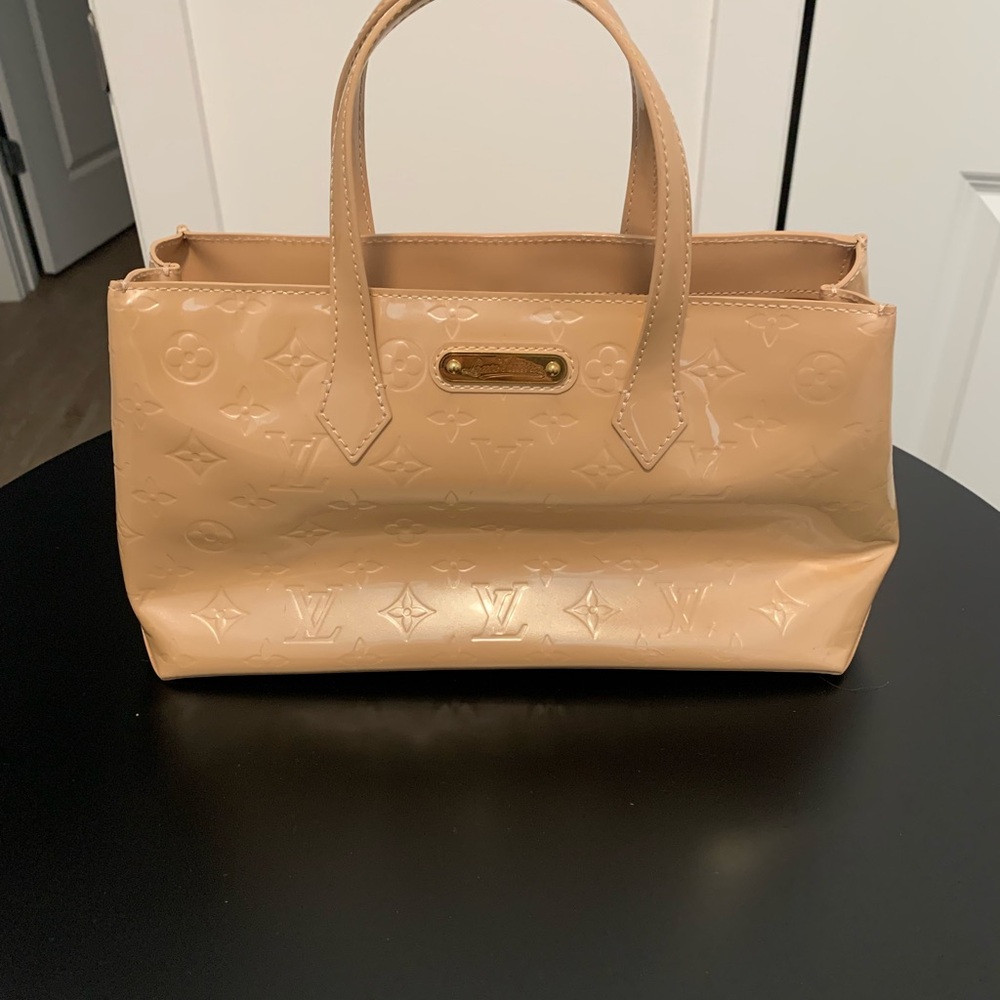 Barely Used Ladies Louis Vuitton Vernis Patent Leather Wilshire PM.